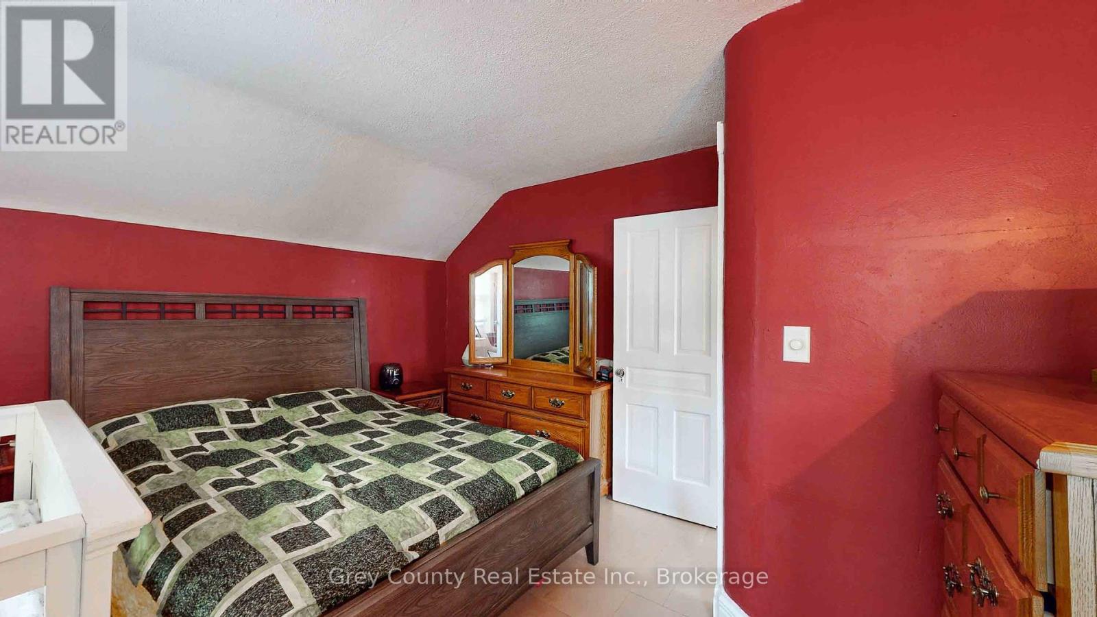 124 Lorne Street, Grey Highlands, Ontario  N0C 1H0 - Photo 33 - X12384426