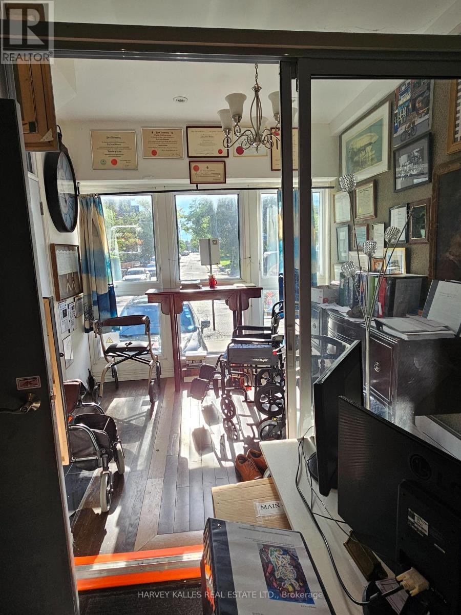 183 Augusta Avenue, Toronto, Ontario  M5T 2L4 - Photo 2 - C12383078