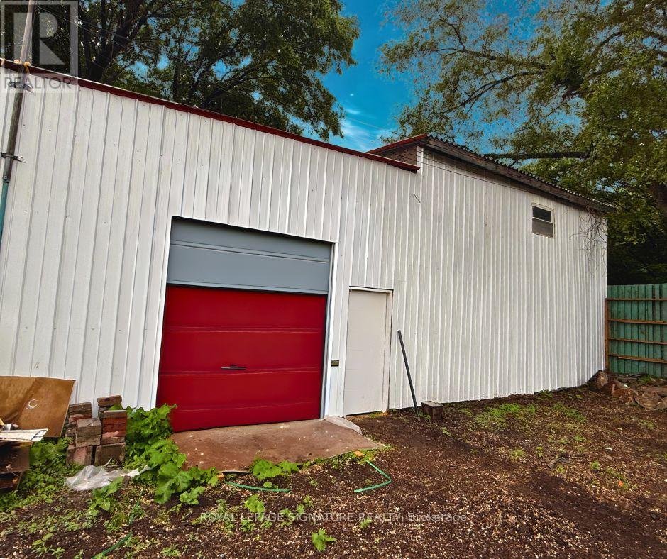 34 CLINTON STREET, Hamilton, Ontario