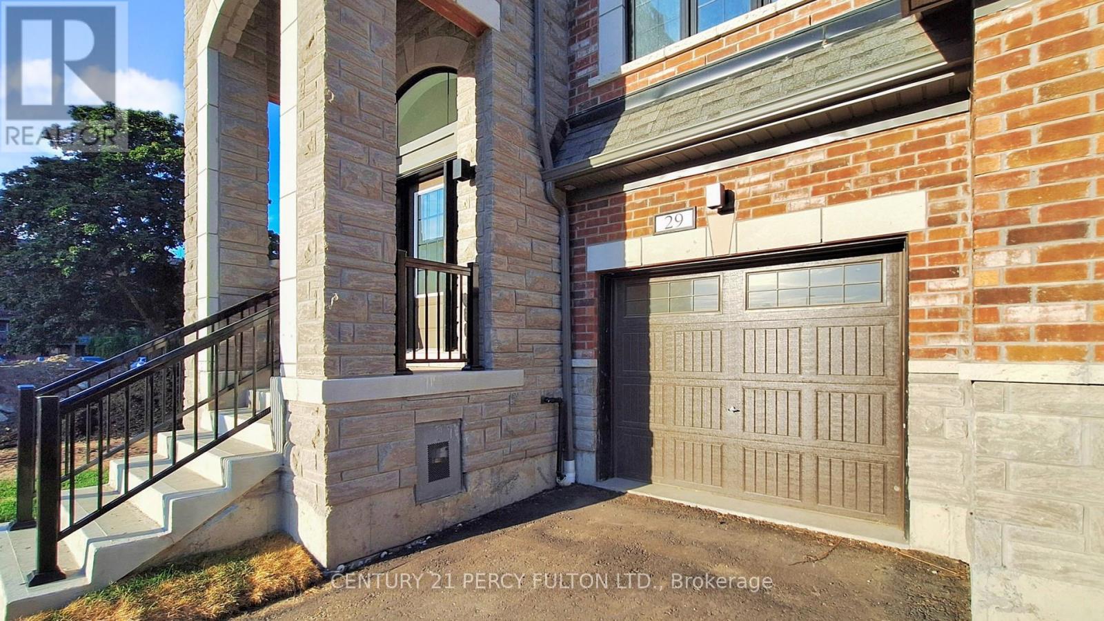 29 Calloway Way, Whitby, Ontario  L1N 0N9 - Photo 3 - E12378177