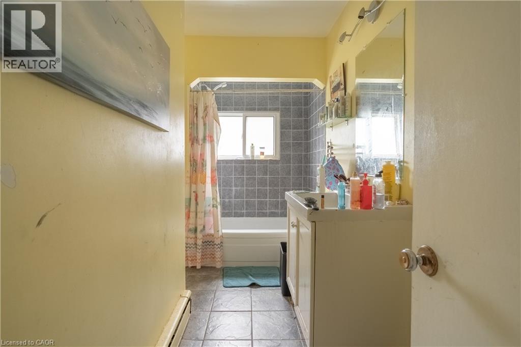 1 Livingston Avenue, Grimsby, Ontario  L3M 1K4 - Photo 41 - 40766678