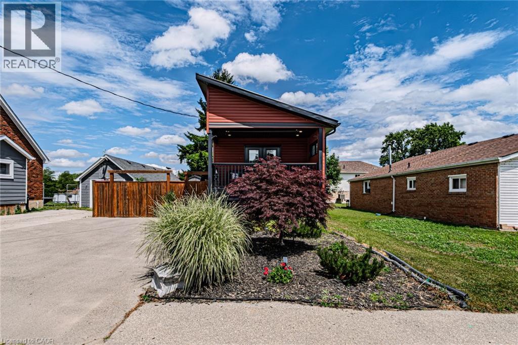 2017 Erie Street, Port Dover, Ontario  N0A 1N7 - Photo 3 - 40766517
