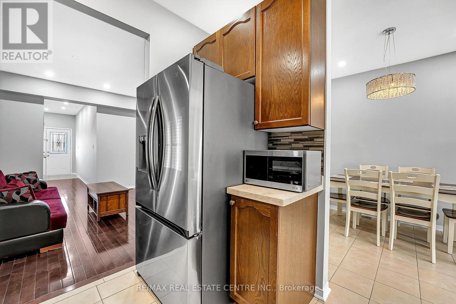 245 Checkerberry Crescent, Brampton, Ontario  L6R 3P7 - Photo 14 - W12384171