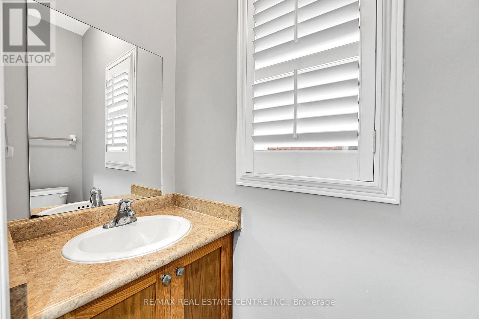 245 Checkerberry Crescent, Brampton, Ontario  L6R 3P7 - Photo 8 - W12384171