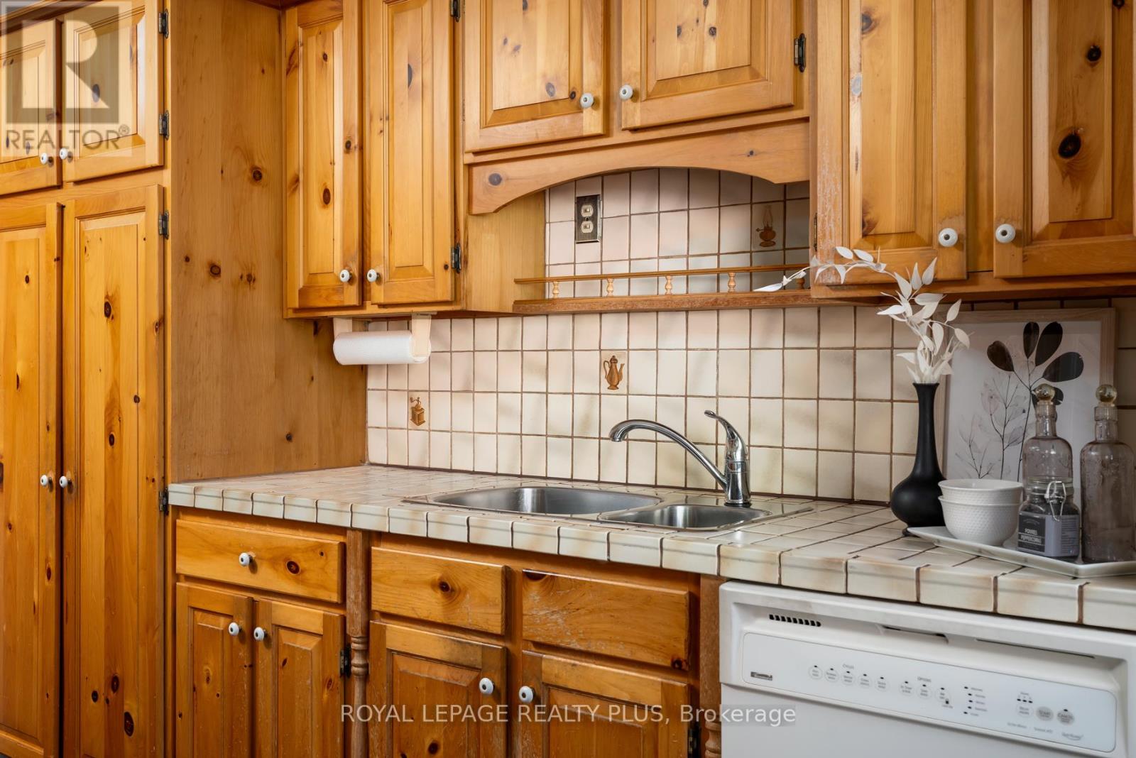 1509 Kenneth Drive, Mississauga, Ontario  L5E 2Y6 - Photo 19 - W12384208