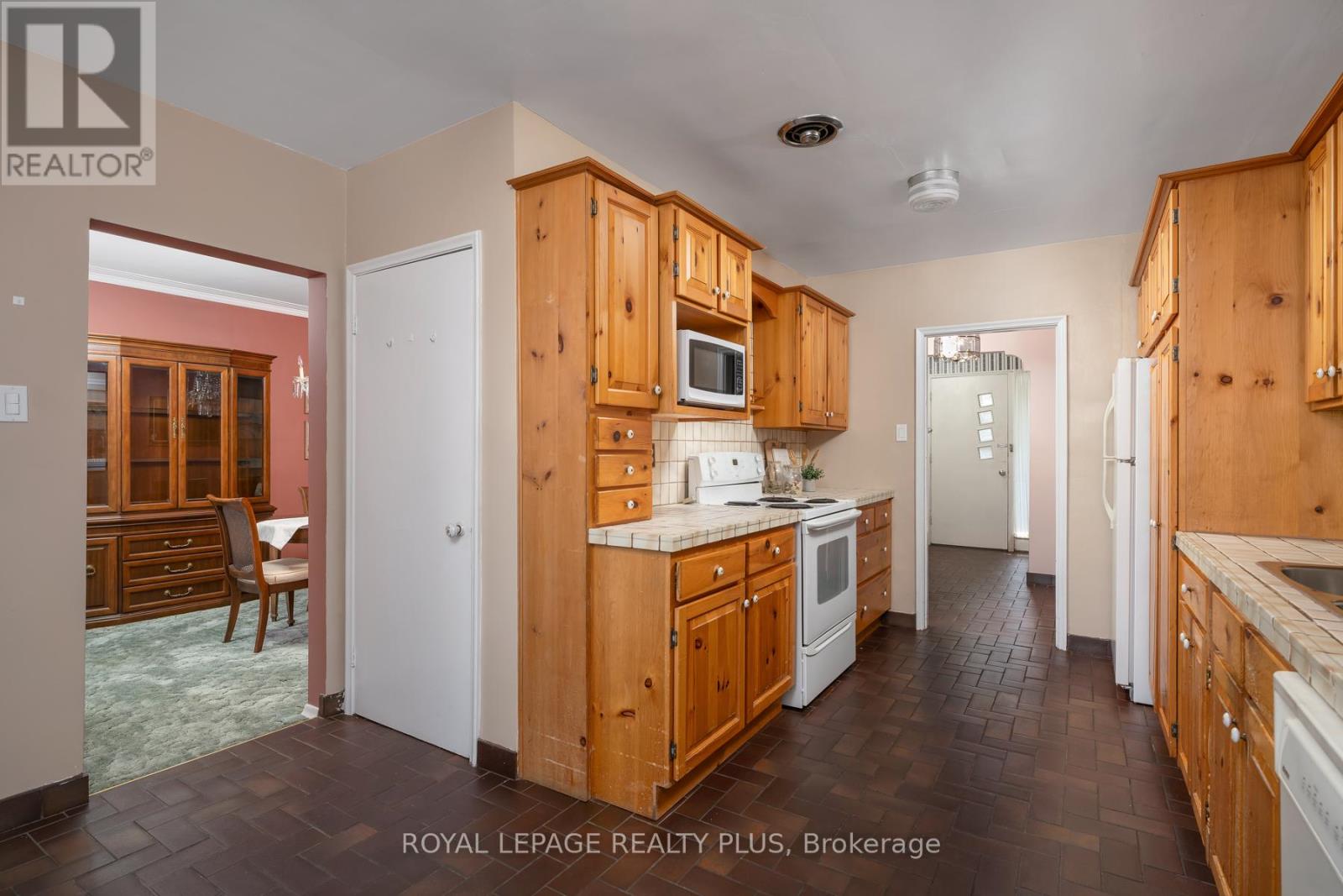 1509 Kenneth Drive, Mississauga, Ontario  L5E 2Y6 - Photo 20 - W12384208