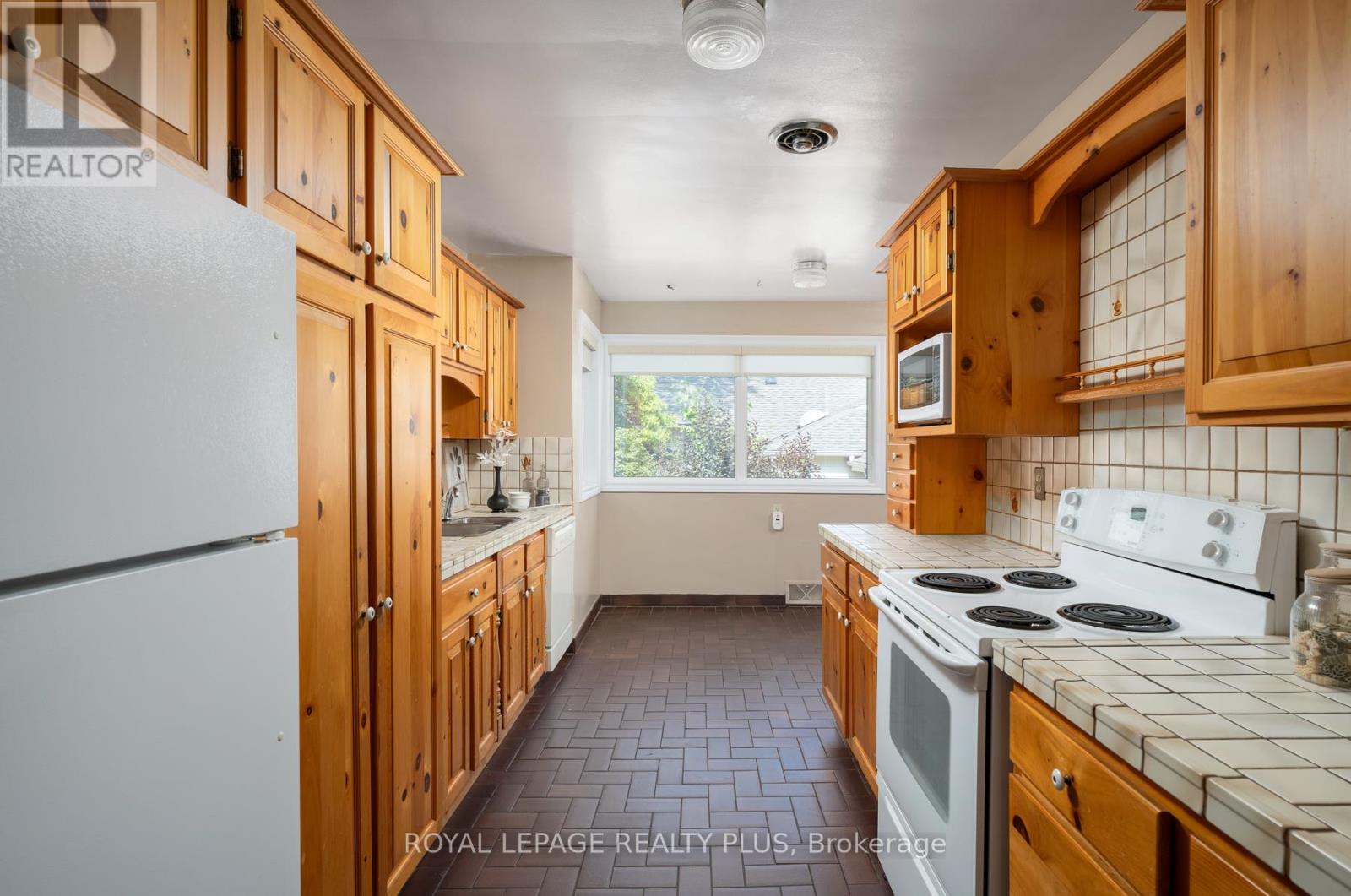 1509 Kenneth Drive, Mississauga, Ontario  L5E 2Y6 - Photo 21 - W12384208