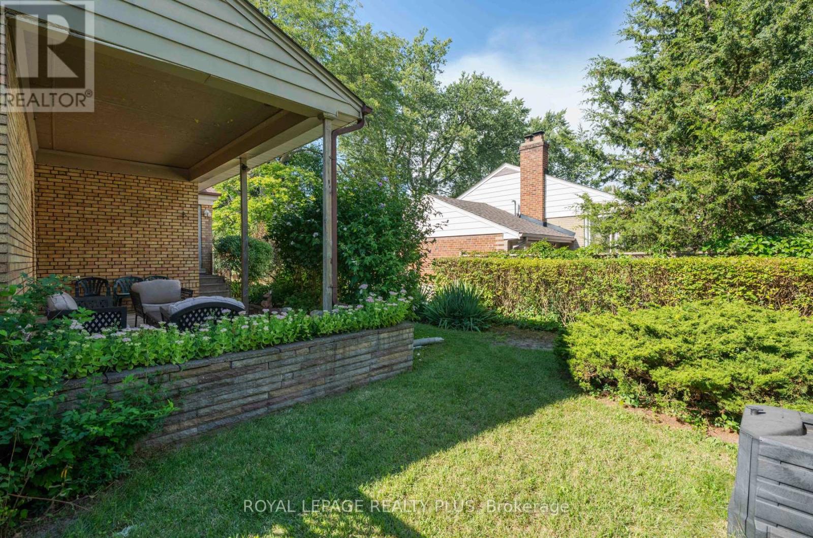1509 Kenneth Drive, Mississauga, Ontario  L5E 2Y6 - Photo 36 - W12384208