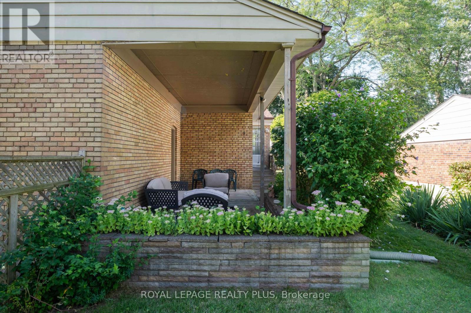 1509 Kenneth Drive, Mississauga, Ontario  L5E 2Y6 - Photo 37 - W12384208