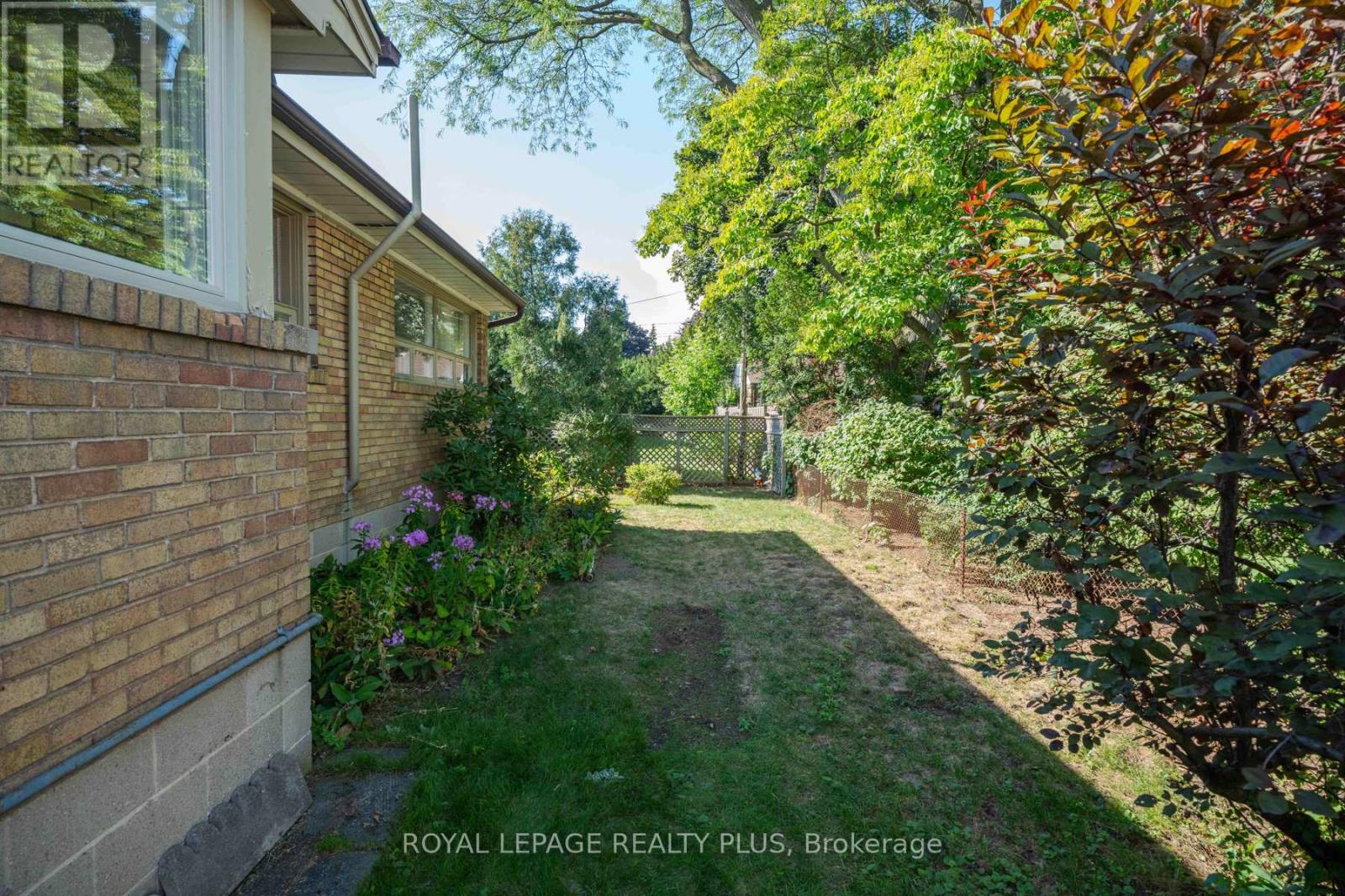 1509 Kenneth Drive, Mississauga, Ontario  L5E 2Y6 - Photo 41 - W12384208