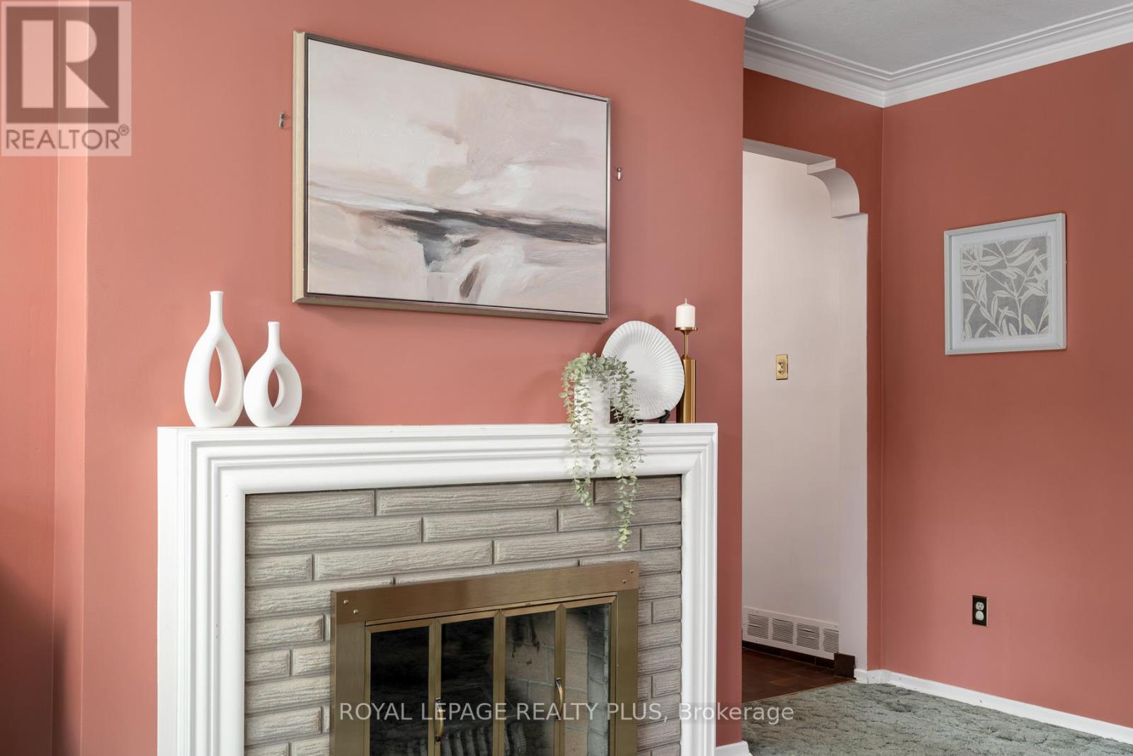 1509 Kenneth Drive, Mississauga, Ontario  L5E 2Y6 - Photo 7 - W12384208