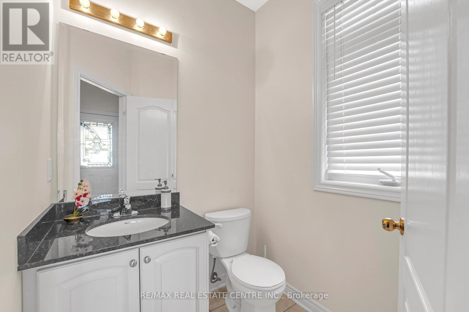 18 Kawana Road, Brampton, Ontario  L6Y 0W2 - Photo 10 - W12384221