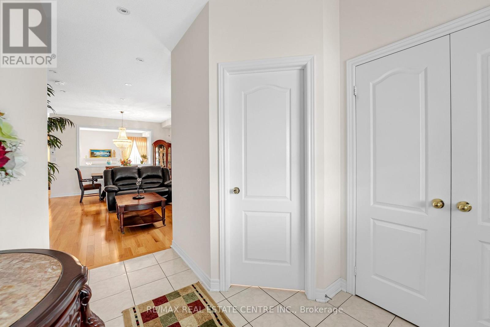18 Kawana Road, Brampton, Ontario  L6Y 0W2 - Photo 11 - W12384221