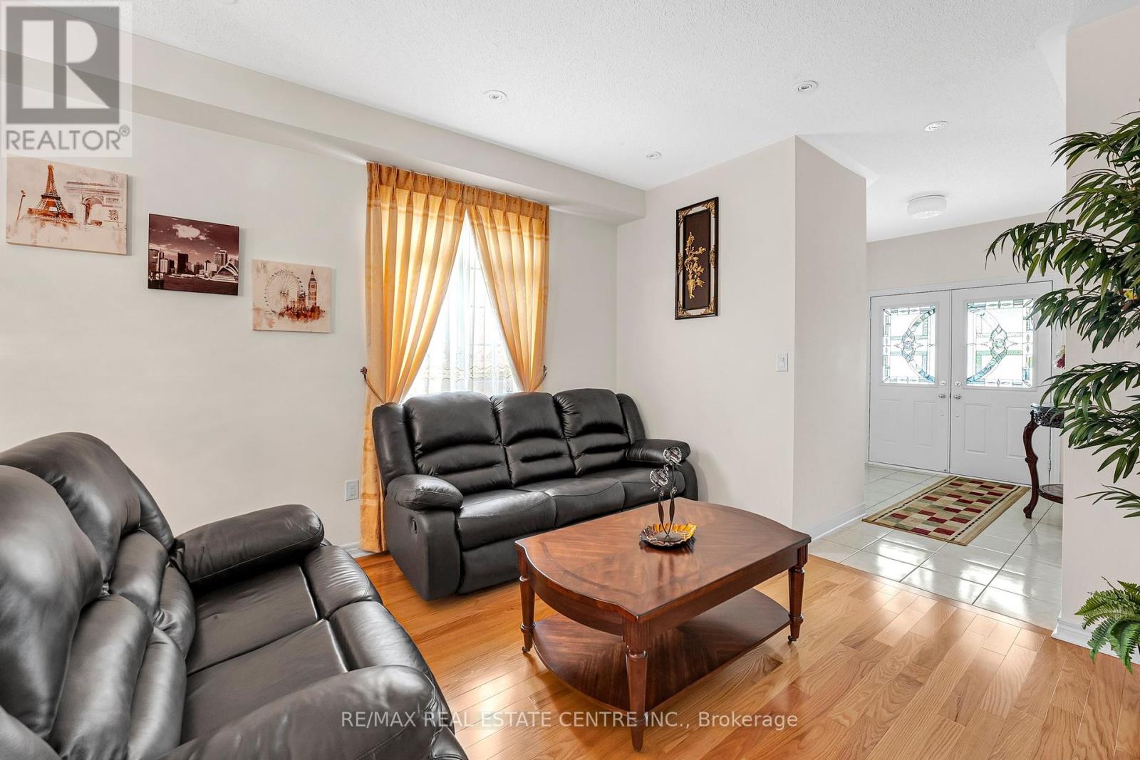 18 Kawana Road, Brampton, Ontario  L6Y 0W2 - Photo 12 - W12384221