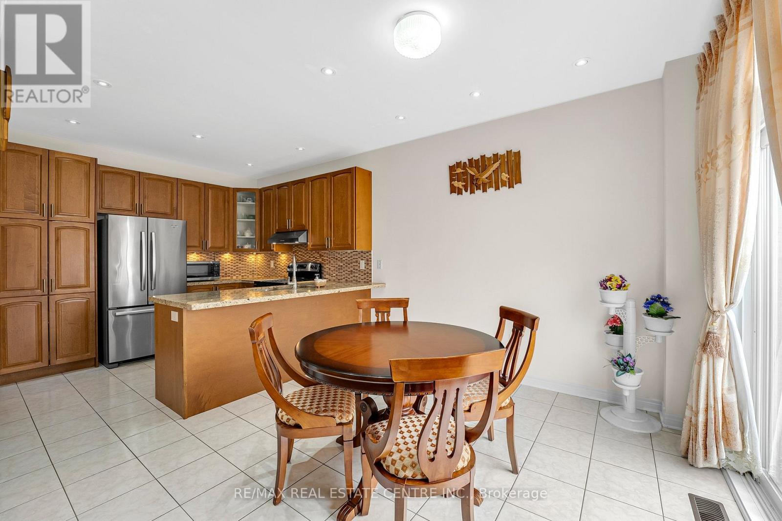 18 Kawana Road, Brampton, Ontario  L6Y 0W2 - Photo 19 - W12384221