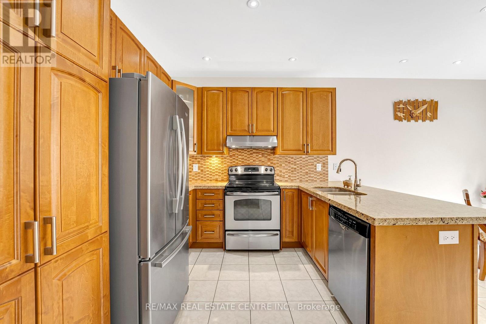 18 Kawana Road, Brampton, Ontario  L6Y 0W2 - Photo 21 - W12384221