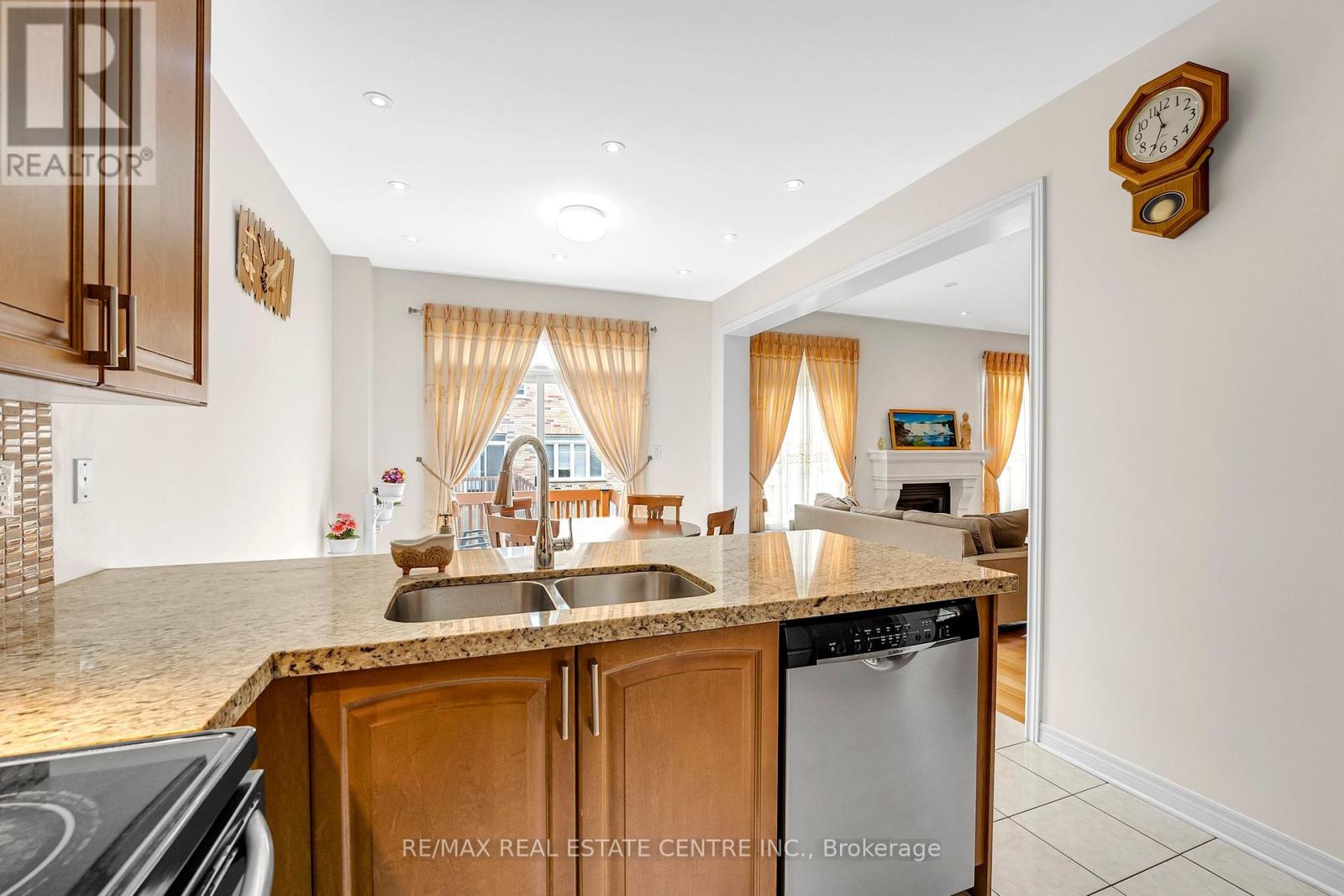 18 Kawana Road, Brampton, Ontario  L6Y 0W2 - Photo 22 - W12384221