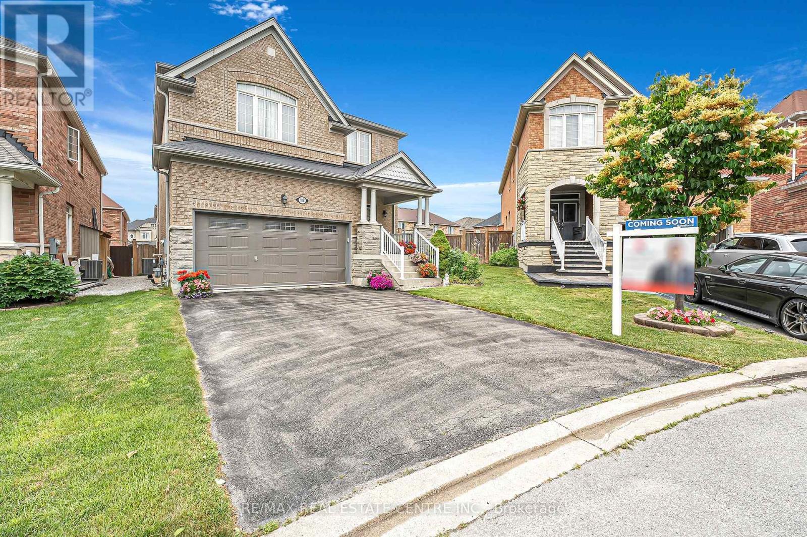 18 Kawana Road, Brampton, Ontario  L6Y 0W2 - Photo 3 - W12384221