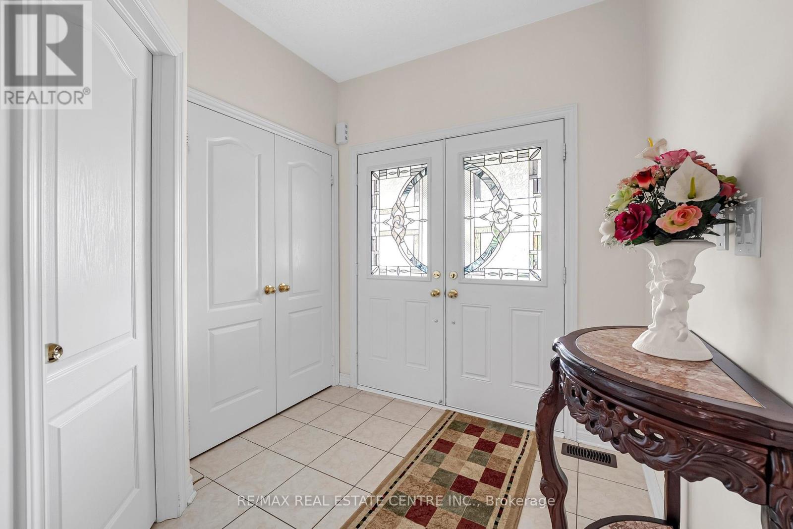 18 Kawana Road, Brampton, Ontario  L6Y 0W2 - Photo 9 - W12384221