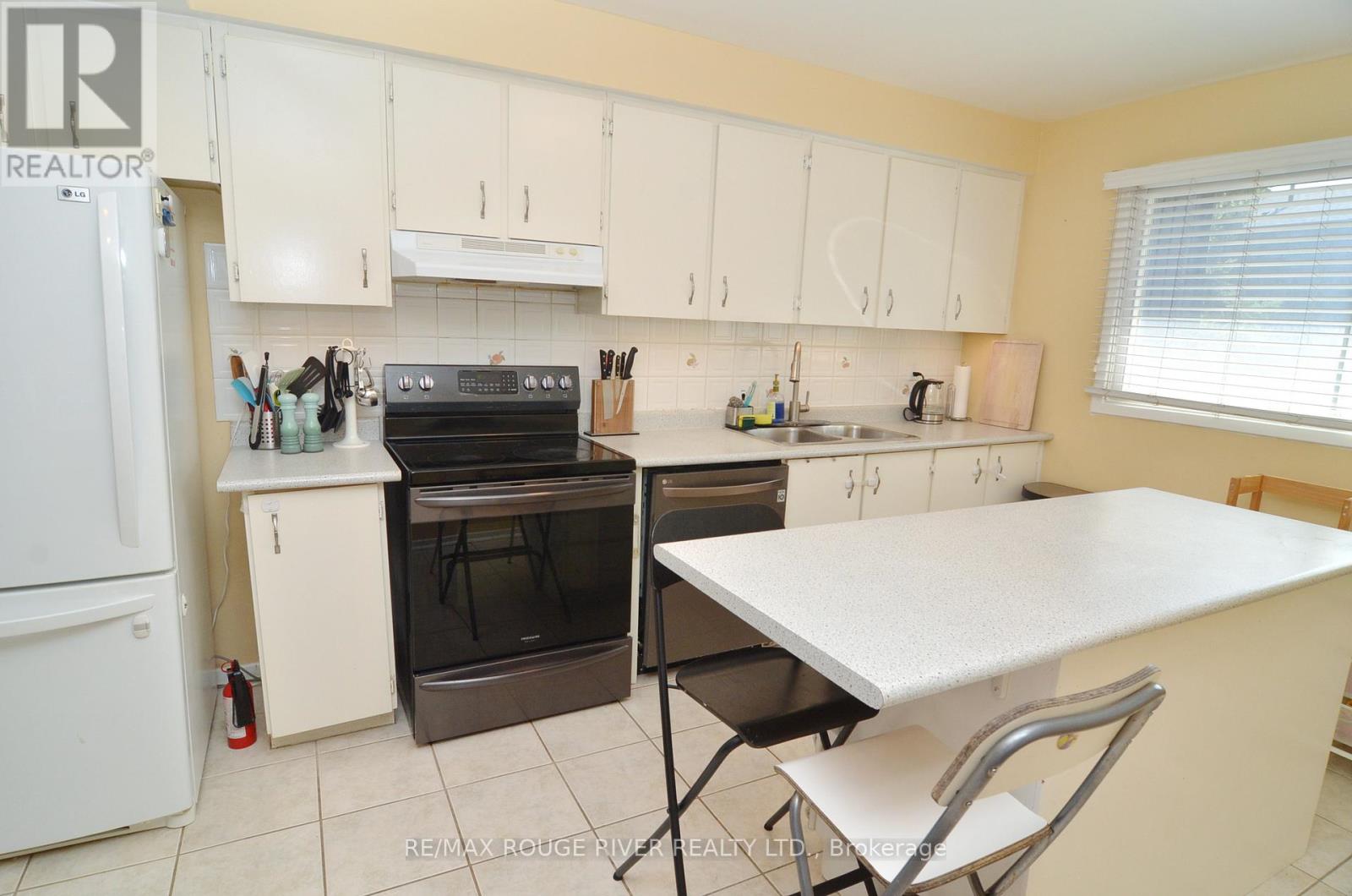 153 Maple Branch Path, Toronto, Ontario  M9P 3R9 - Photo 2 - W12384222