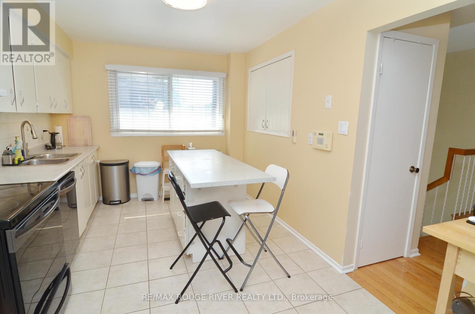 153 Maple Branch Path, Toronto, Ontario  M9P 3R9 - Photo 3 - W12384222