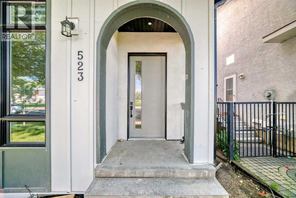 Property at 523 55 Avenue SW image 3