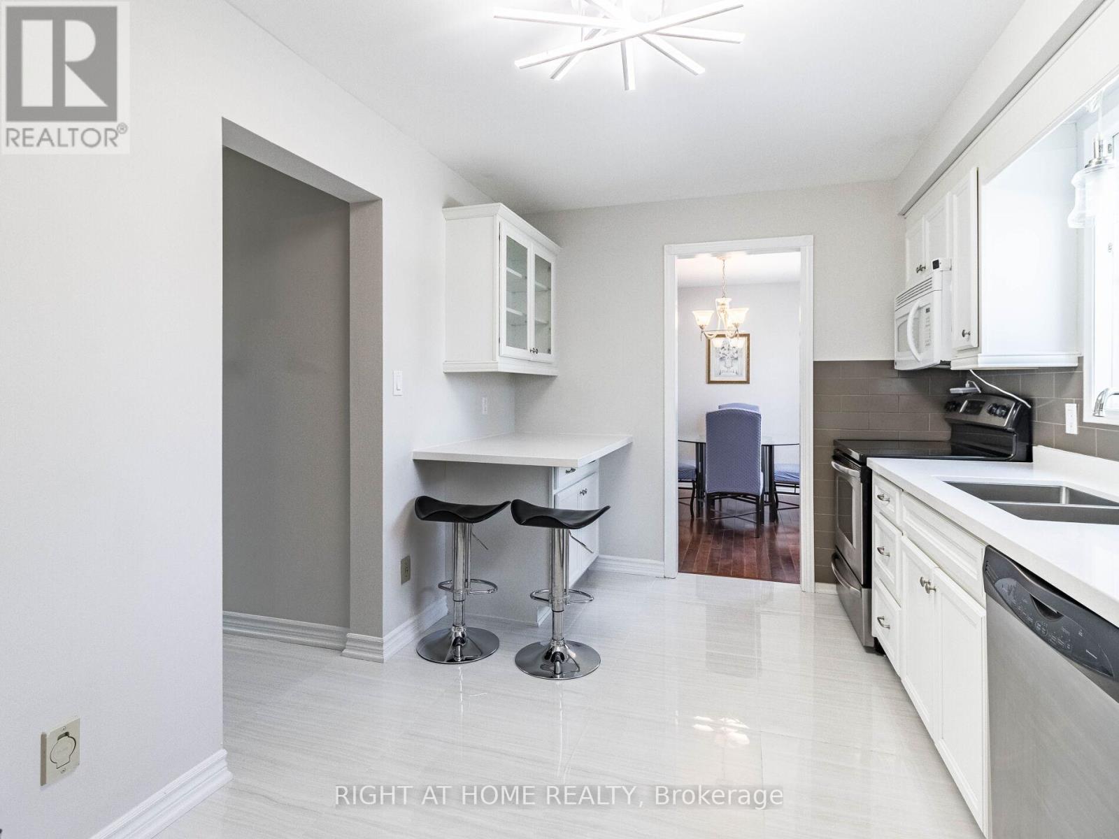 24 The Meadows Street, St. Catharines, Ontario  L2N 7L1 - Photo 13 - X12384215