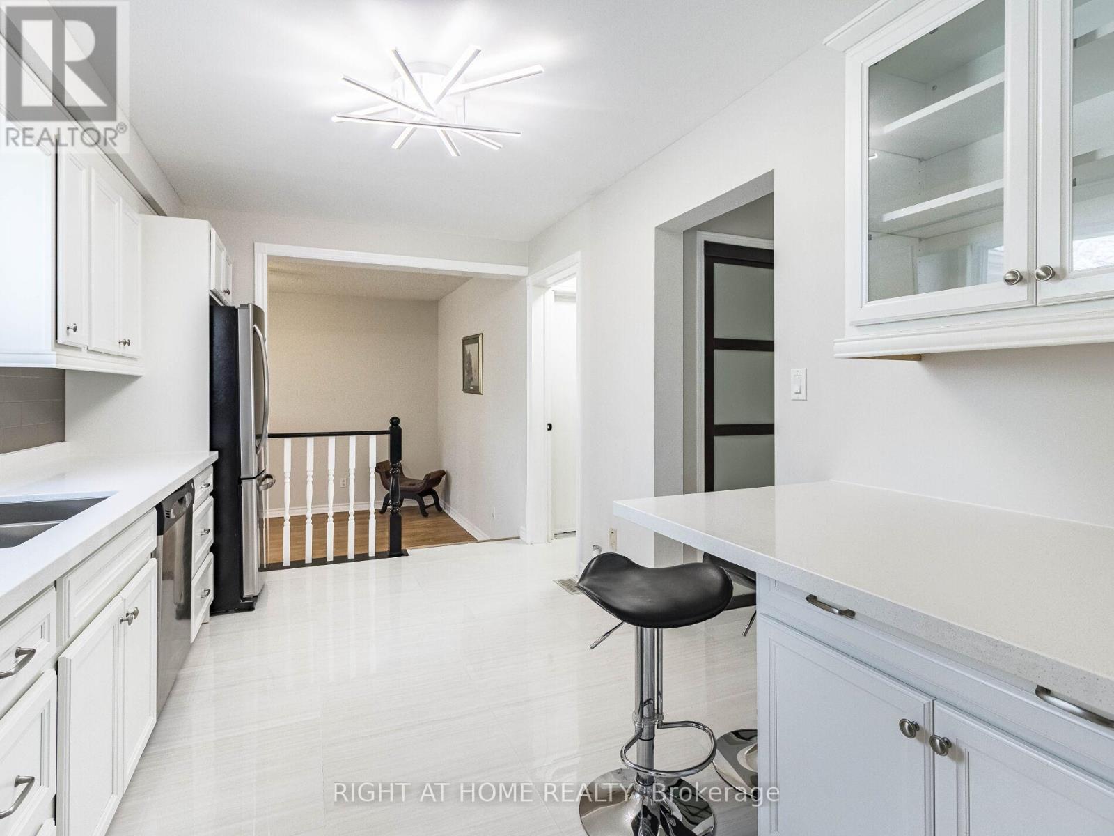 24 The Meadows Street, St. Catharines, Ontario  L2N 7L1 - Photo 14 - X12384215