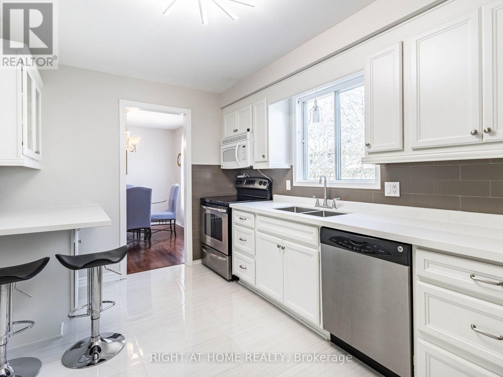 24 The Meadows Street, St. Catharines, Ontario  L2N 7L1 - Photo 15 - X12384215