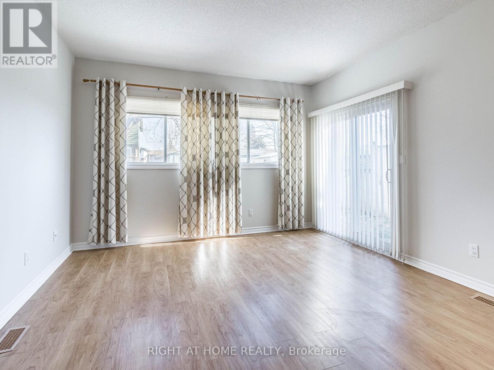 24 The Meadows Street, St. Catharines, Ontario  L2N 7L1 - Photo 20 - X12384215