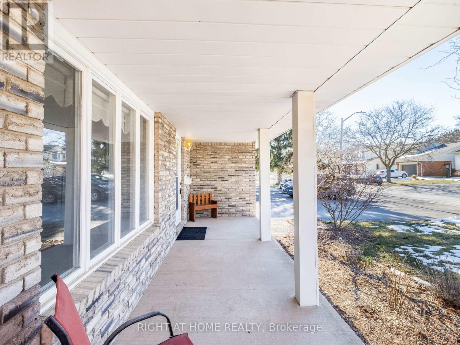 24 The Meadows Street, St. Catharines, Ontario  L2N 7L1 - Photo 3 - X12384215
