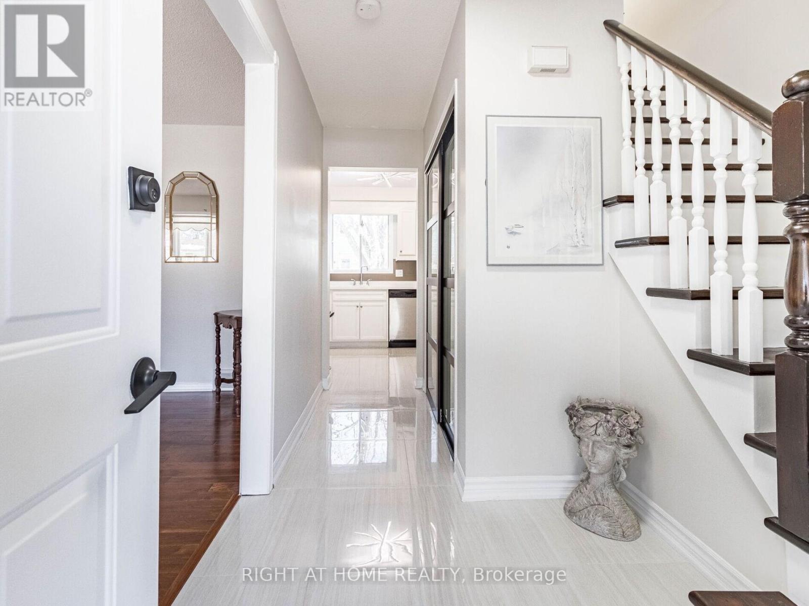 24 The Meadows Street, St. Catharines, Ontario  L2N 7L1 - Photo 5 - X12384215
