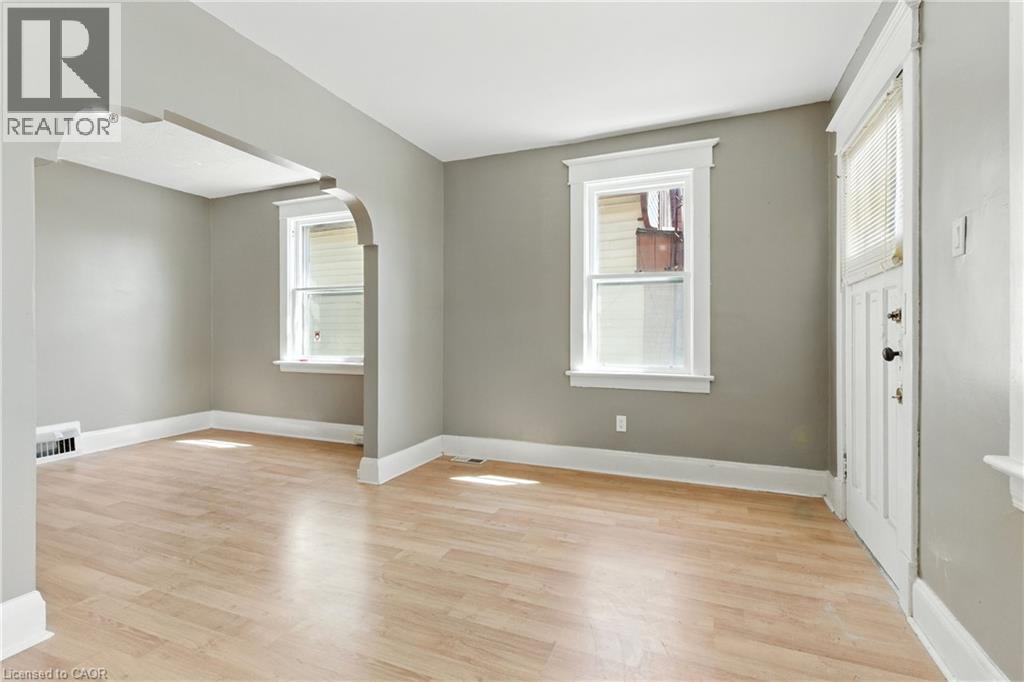 8 Maitland Street, Thorold, Ontario  L2V 3A5 - Photo 4 - 40766033