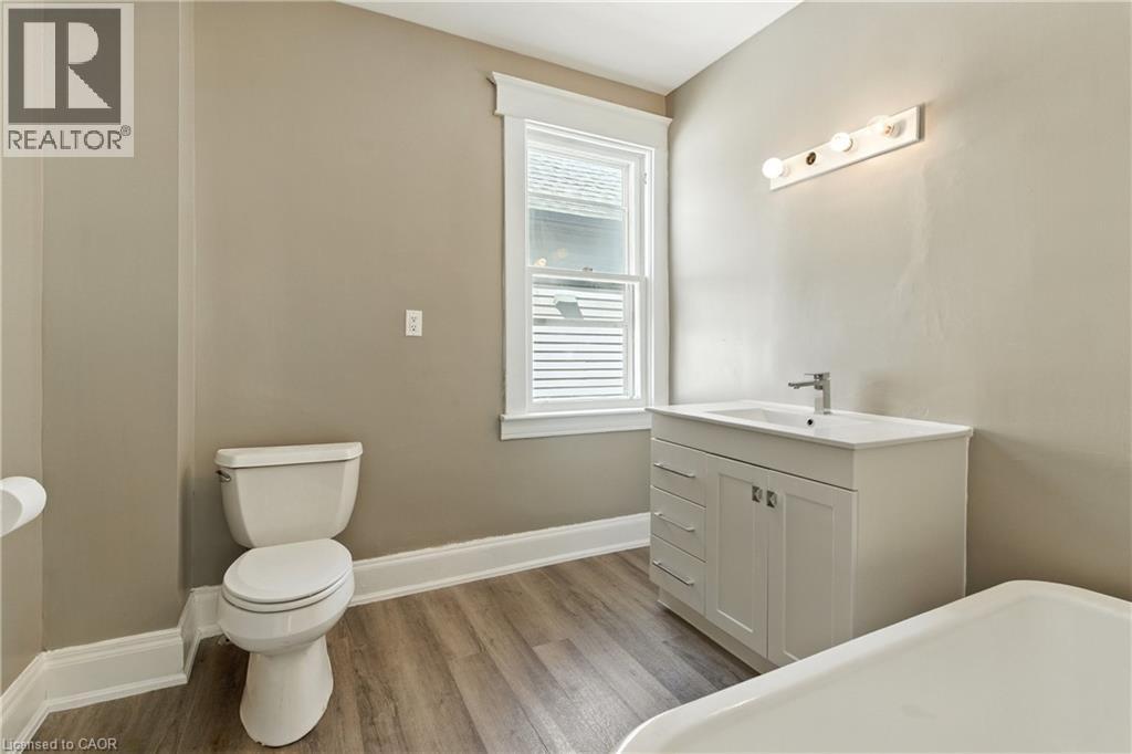 8 Maitland Street, Thorold, Ontario  L2V 3A5 - Photo 9 - 40766033