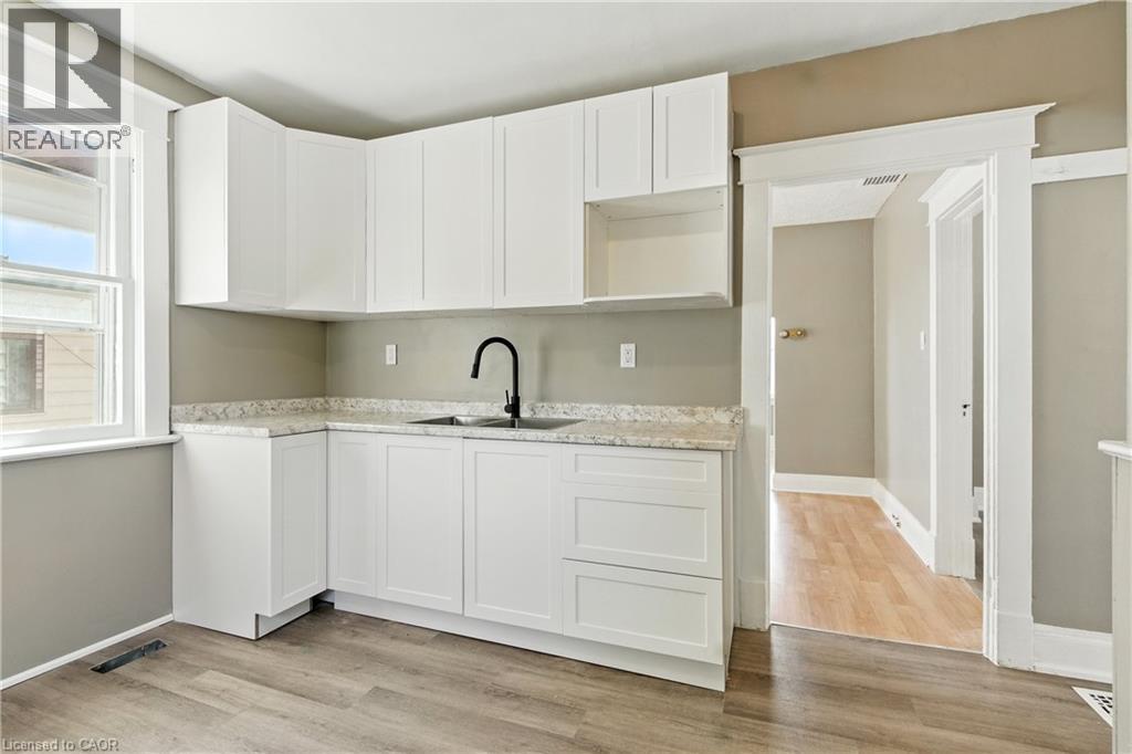 8 Maitland Street, Thorold, Ontario  L2V 3A5 - Photo 7 - 40766032