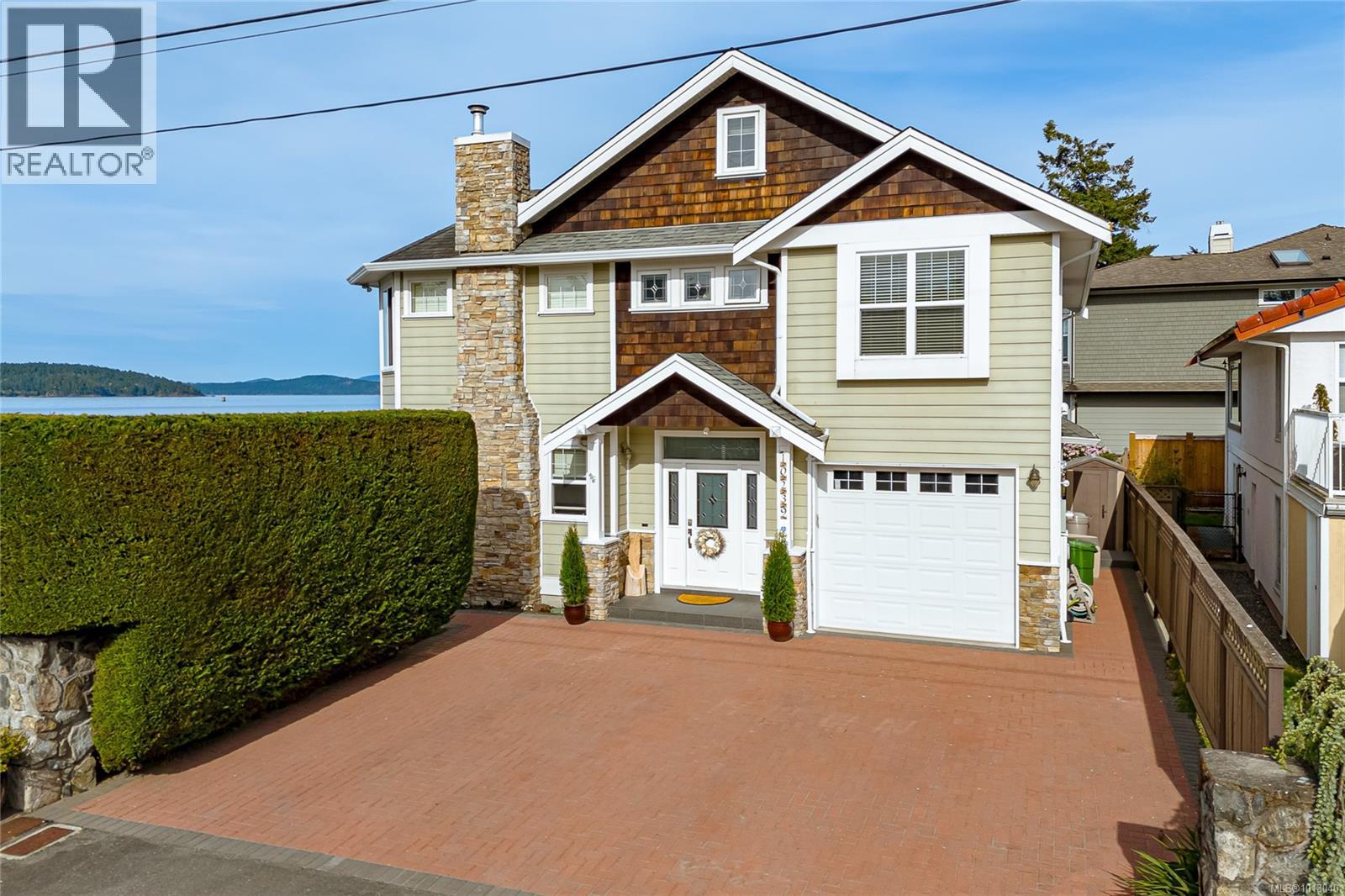 10239 Fifth St, Sidney, British Columbia