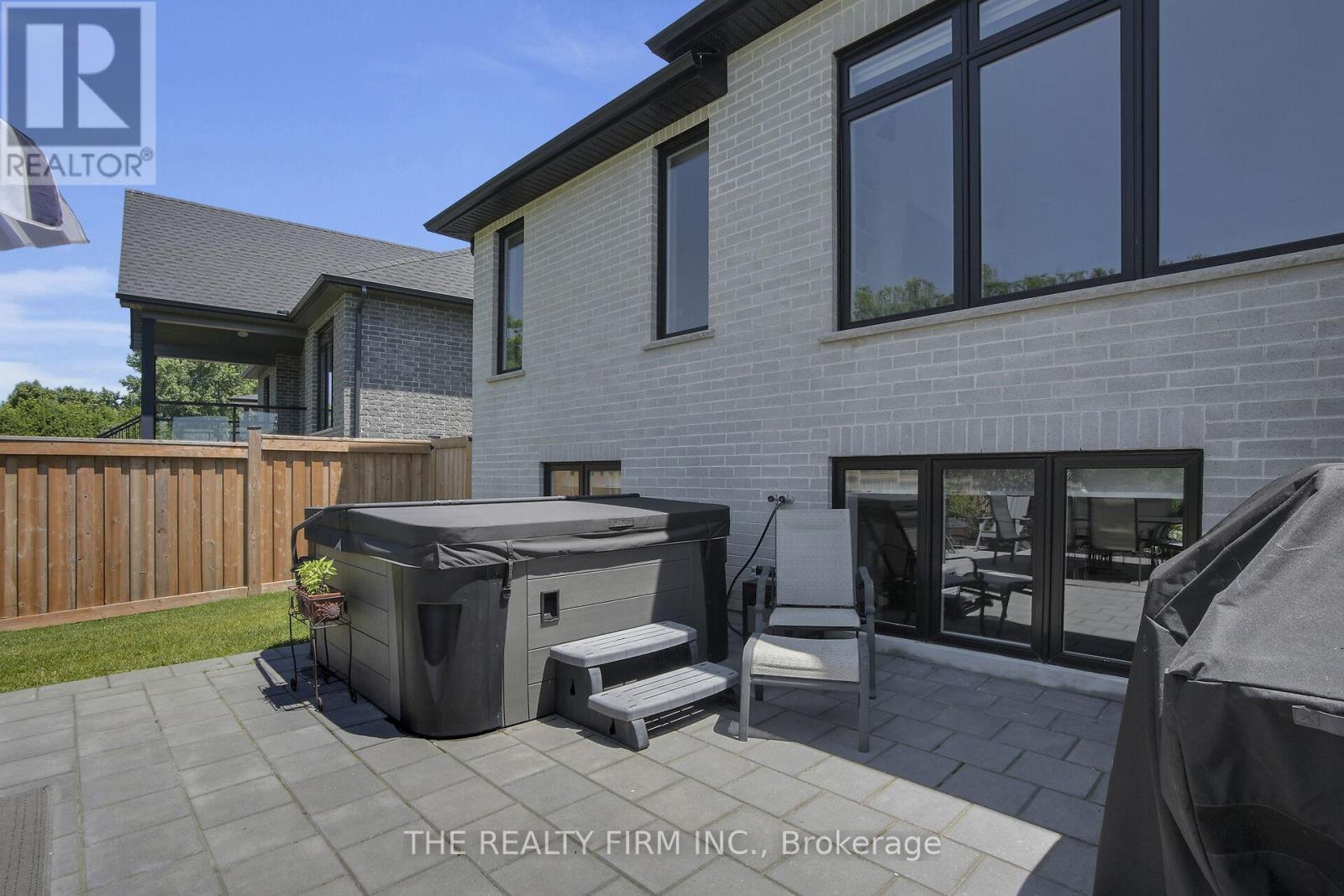 2146 Linkway Boulevard, London South, Ontario  N6K 0K8 - Photo 37 - X12384511