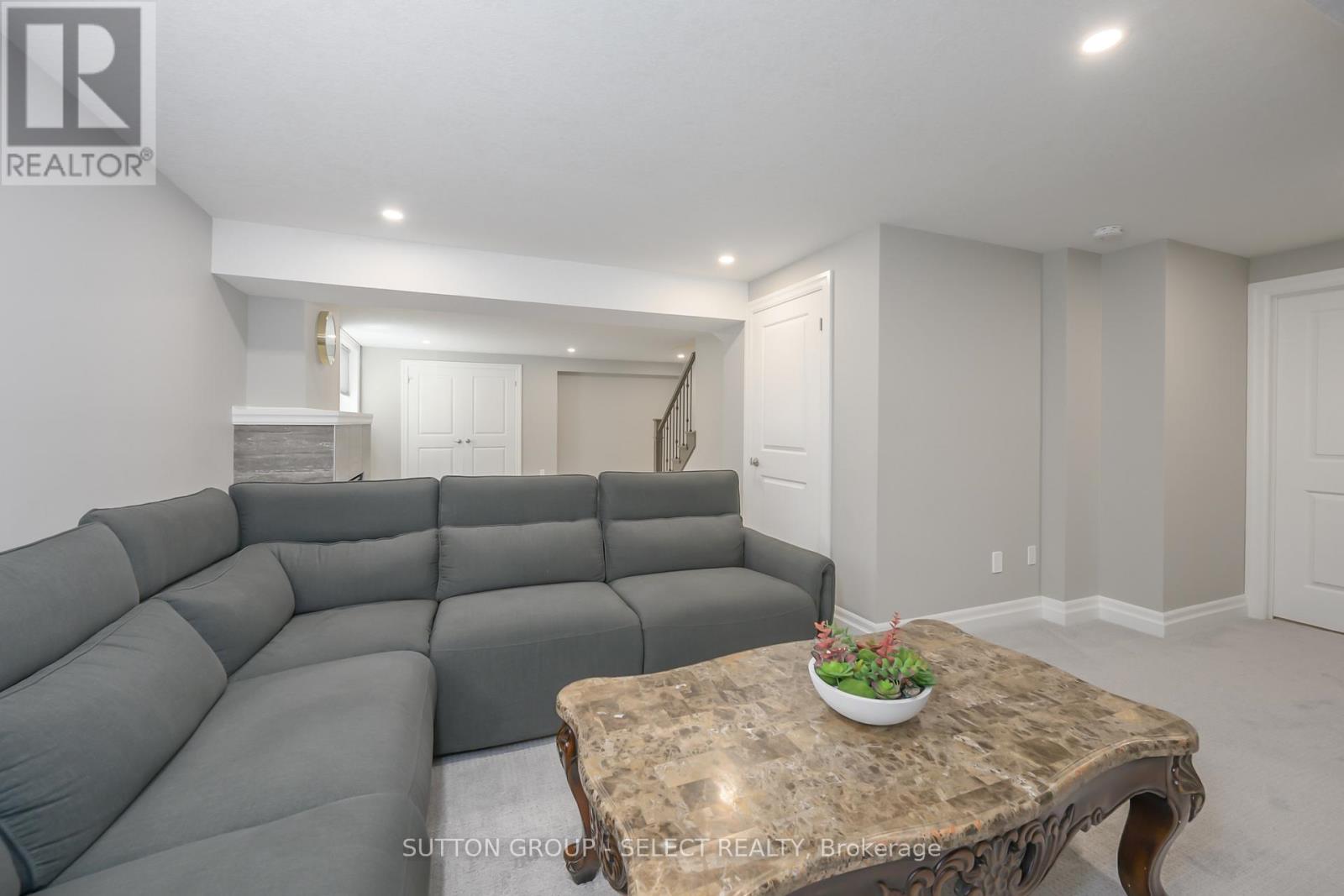 33 - 1061 Eagletrace Drive, London North, Ontario  N6G 0T3 - Photo 28 - X12384540
