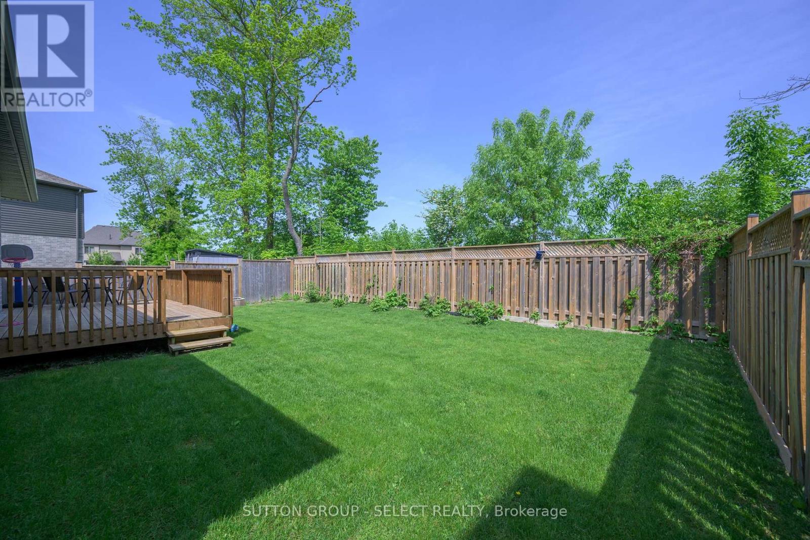 33 - 1061 Eagletrace Drive, London North, Ontario  N6G 0T3 - Photo 32 - X12384540