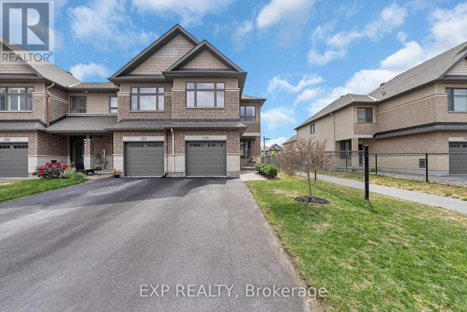 226 Purchase Crescent, Ottawa, Ontario  K2S 2L7 - Photo 2 - X12384456