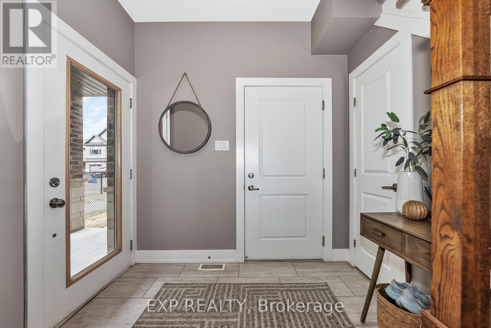 226 Purchase Crescent, Ottawa, Ontario  K2S 2L7 - Photo 4 - X12384456