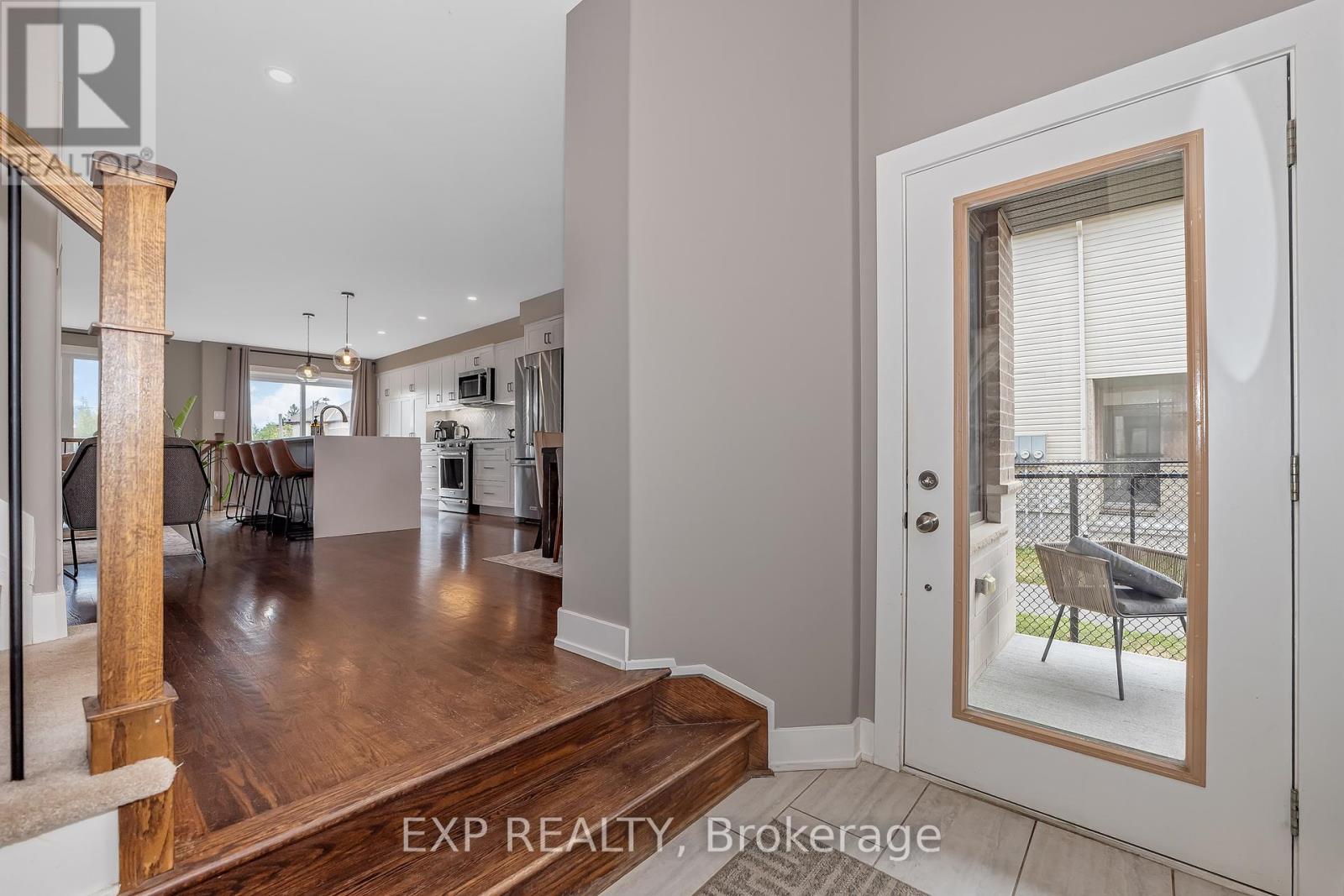226 Purchase Crescent, Ottawa, Ontario  K2S 2L7 - Photo 5 - X12384456
