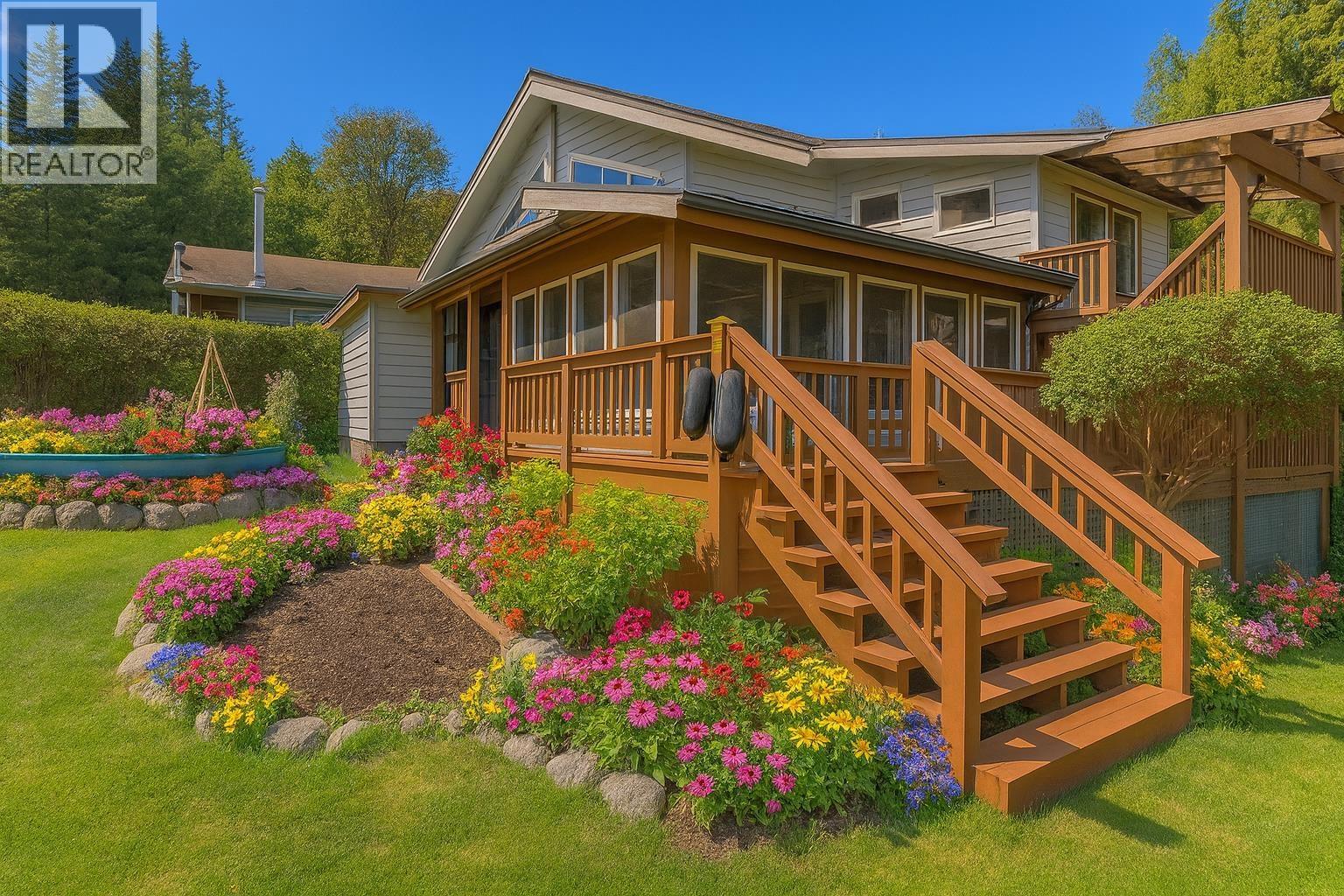 26 BRIGHTON BEACH, North Vancouver, British Columbia