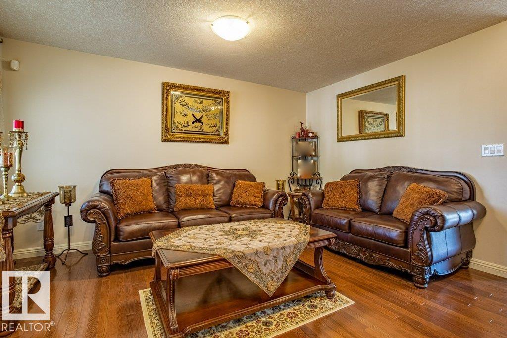 1119 114 St Sw, Edmonton, Alberta  T6W 1P6 - Photo 3 - E4456349