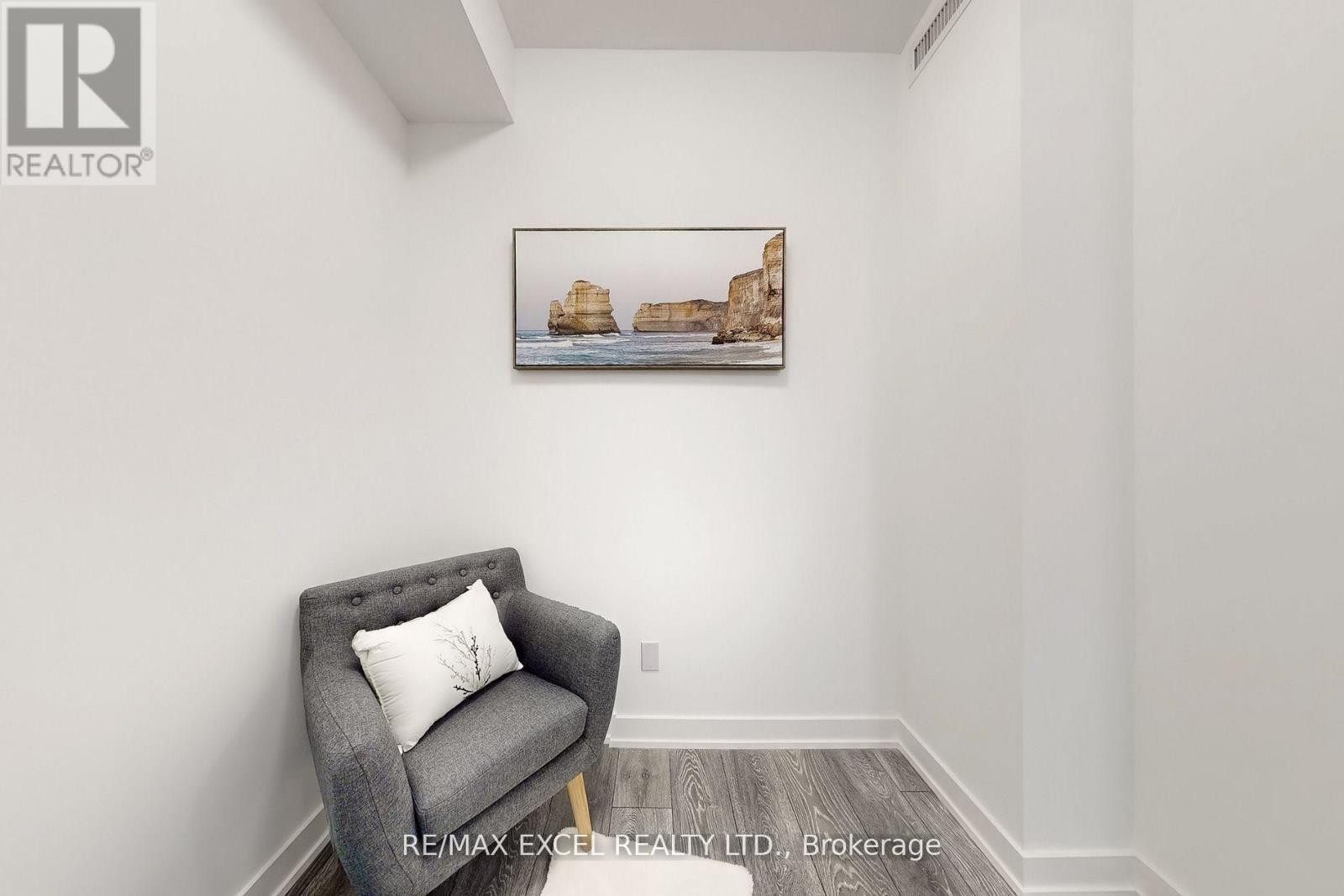 318 - 8888 Yonge Street, Richmond Hill, Ontario  L4C 5V6 - Photo 4 - N12384329