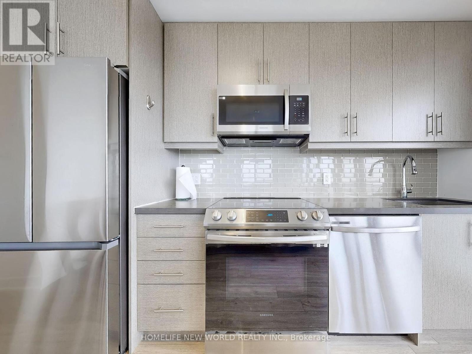 2410 - 105 Oneida Crescent, Richmond Hill, Ontario  L4B 0H6 - Photo 5 - N12384358