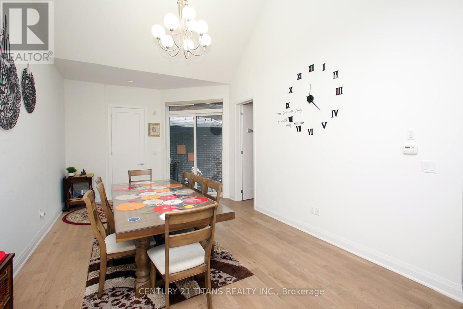 18 Vern Robertson Gate, Uxbridge, Ontario  L9P 0R9 - Photo 10 - N12384405