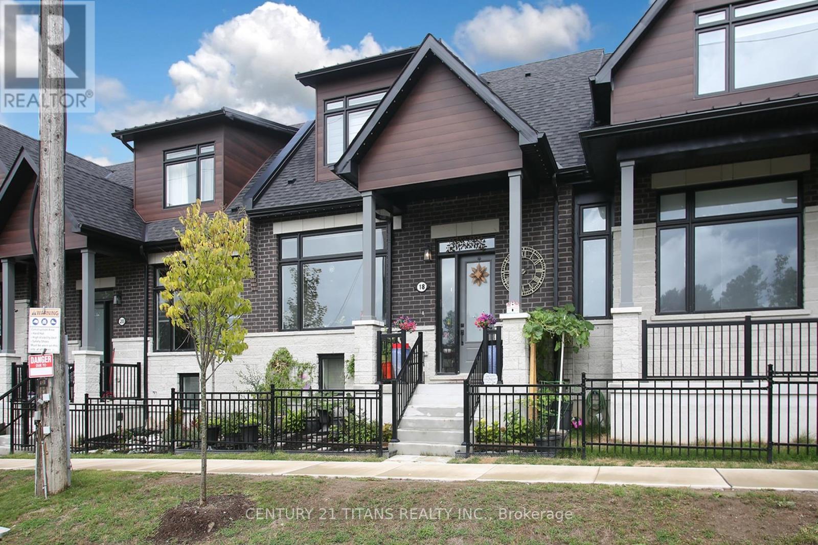 18 Vern Robertson Gate, Uxbridge, Ontario  L9P 0R9 - Photo 2 - N12384405