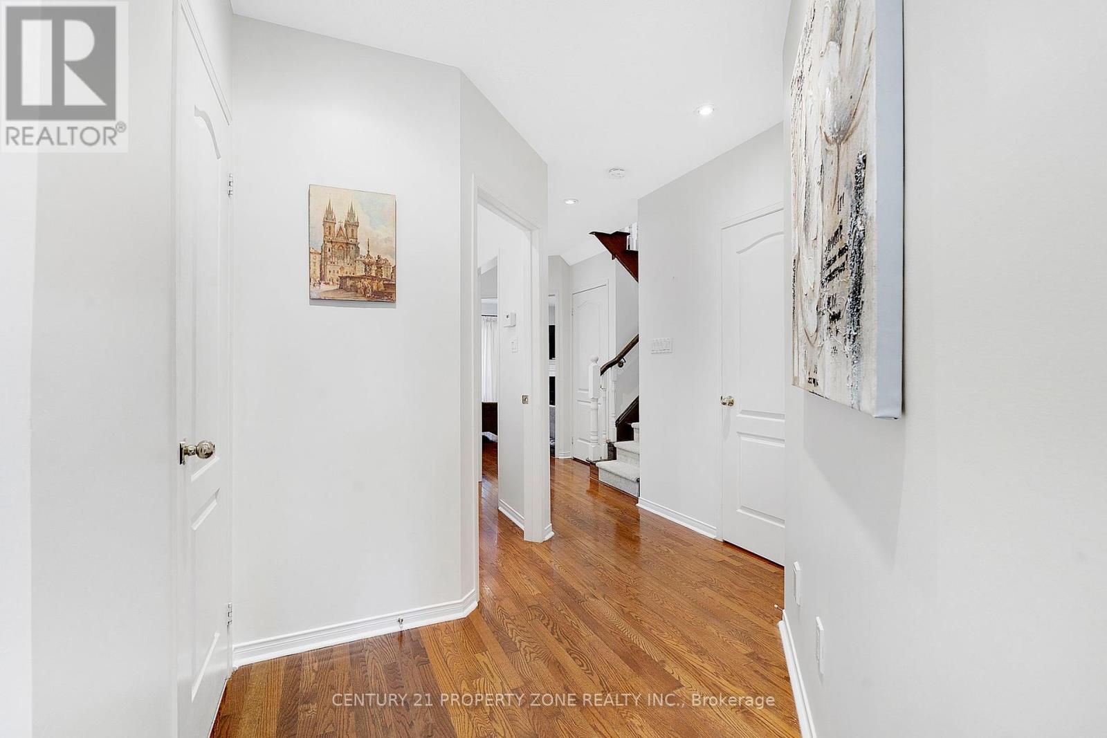 582 Plantation Gate, Newmarket (Summerhill Estates), Ontario  L3X 2C2 - Photo 6 - N12384449