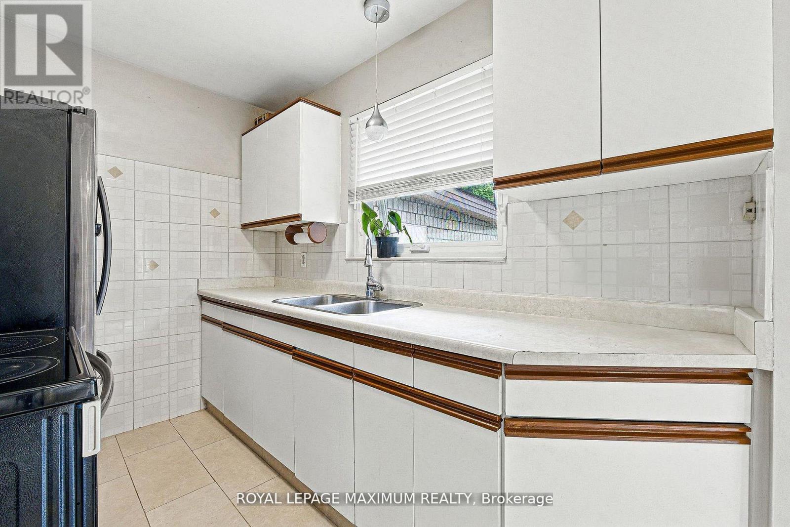 32 Fennimore Crescent, Toronto, Ontario  M3N 1G8 - Photo 14 - W12384255